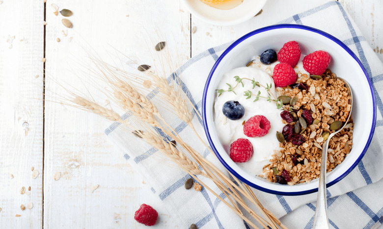 muesli with berries